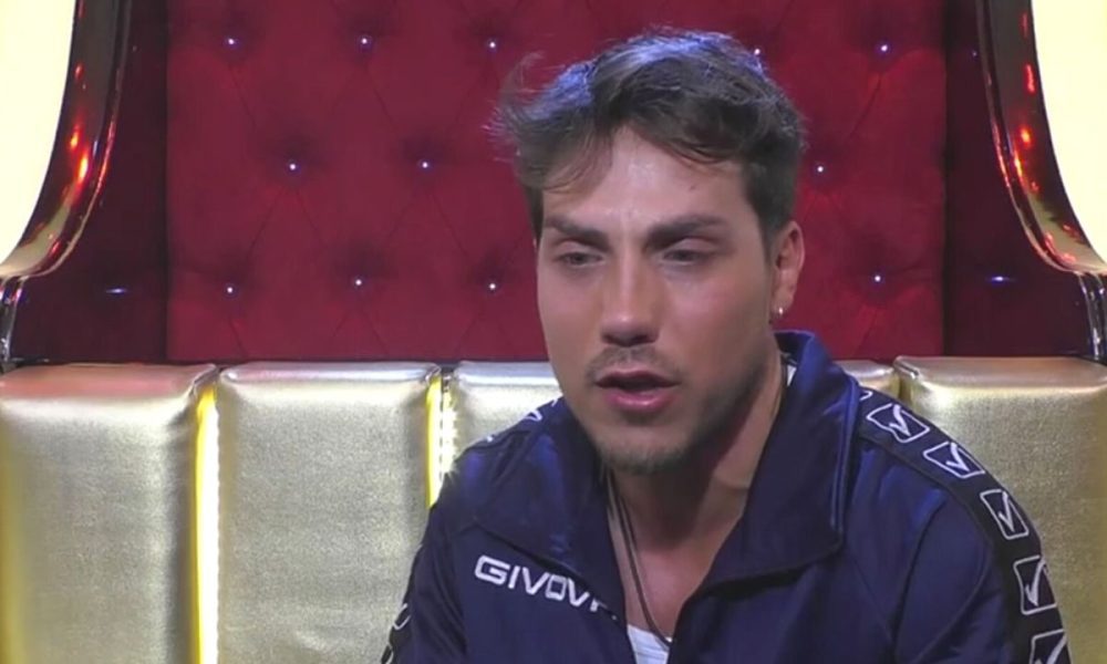 Daniele parla con Wilma Goich al GF Vip, ma è un pupazzo