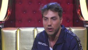 Daniele parla con Wilma Goich al GF Vip, ma è un pupazzo