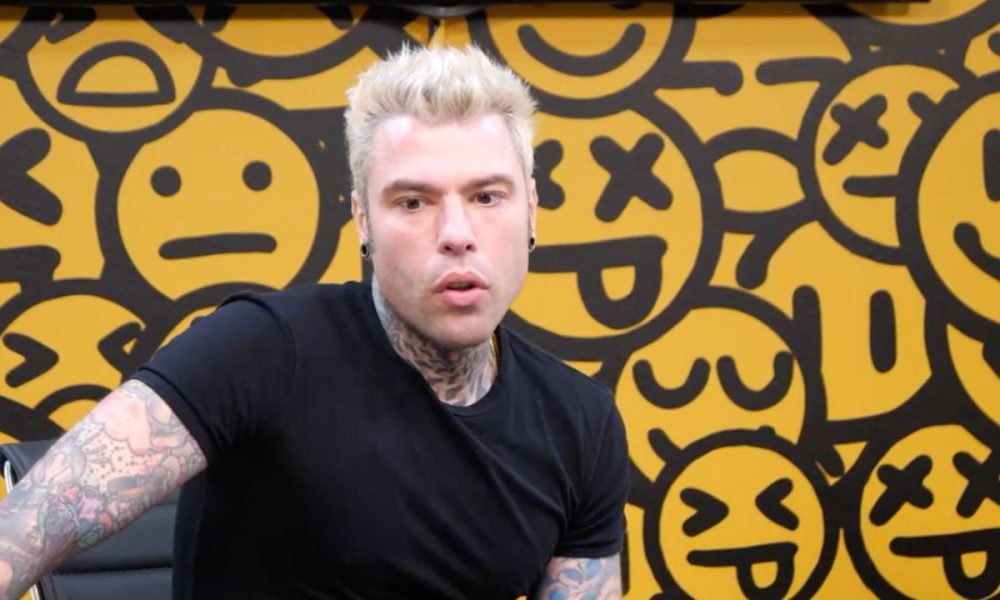 Fedez teso e agitato al lancio di Wolf: “Mi è partita una balbuzie incredibile”