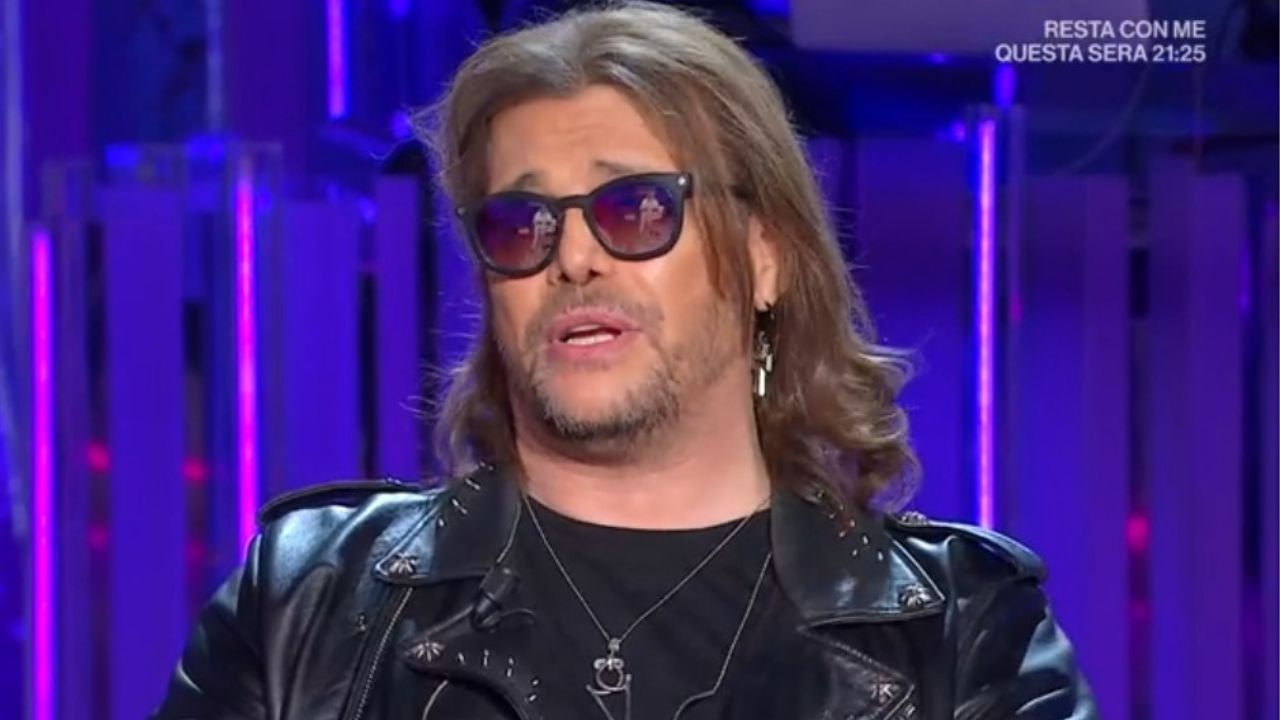 Grignani ospite a Domenica In: "Sangue dal naso?", il pubblico nota una ferita 41 grignani domenica in