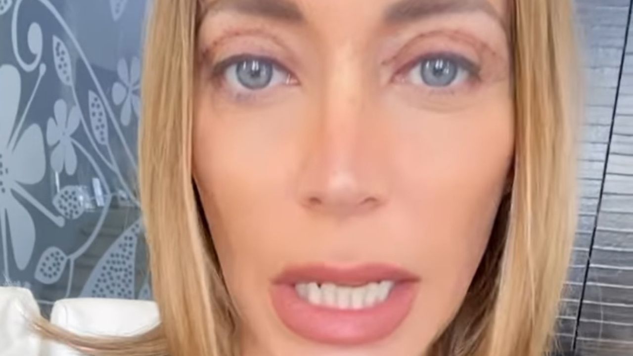 Karina Cascella sbotta sui social: "Che caz*o di discorsi fate?" 41 karina cascella social