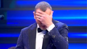 Sanremo 23, lite dietro le quinte: “Volano bicchieri d’acqua tra due cantanti”