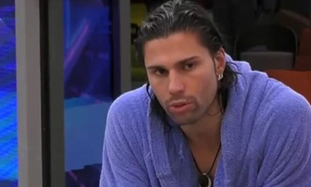 Nikita e Luca, bacio al GF Vip: “Mi ha preso lei, non lo avrei mai fatto”