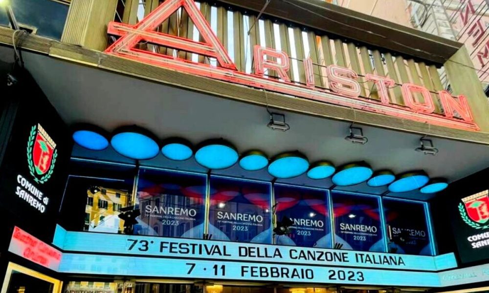 Festival di Sanremo 23, un altro gossip: “Faticava a reggersi in piedi”