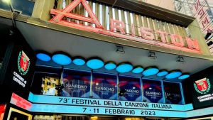Festival di Sanremo 23, un altro gossip: “Faticava a reggersi in piedi”
