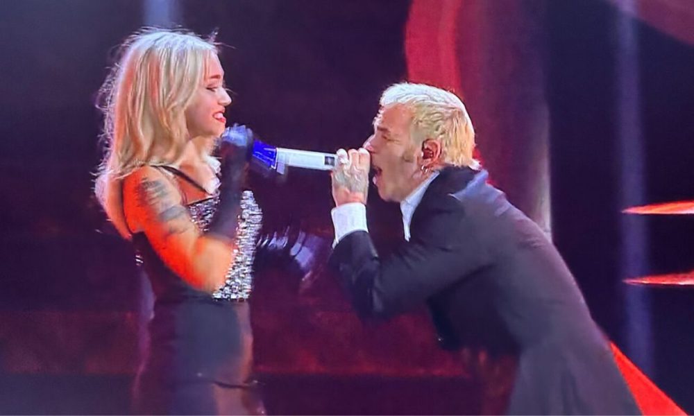 Shari e Salmo stanno insieme? La cantante replica al gossip: “Mi fa arrabbiare”