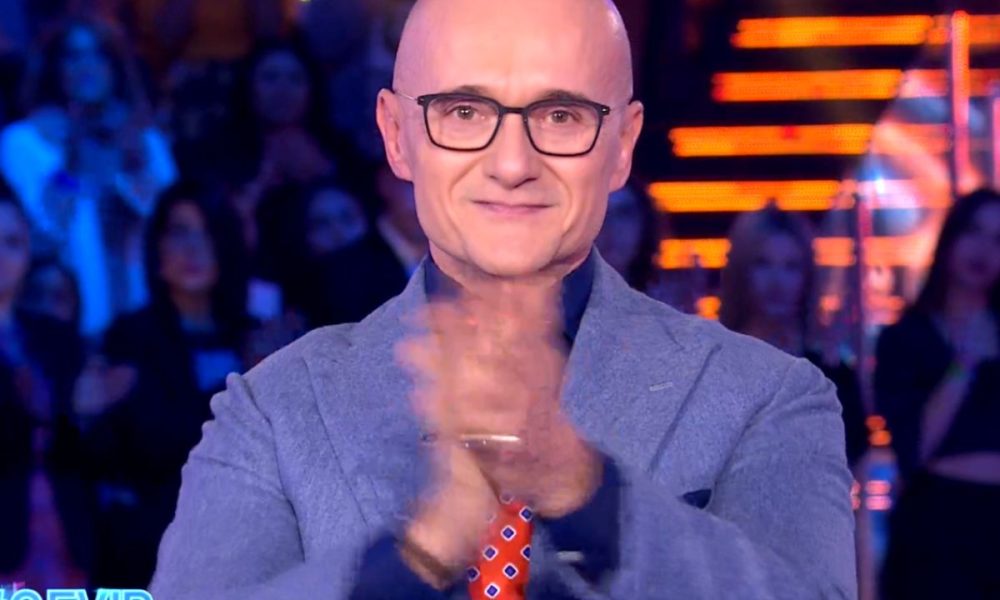 Signorini commosso al GF Vip: il ricordo di Maurizio Costanzo