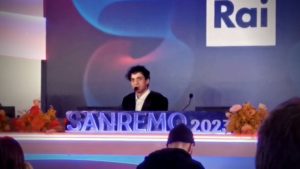 Tananai è pronto a ballare il suo Tango: le parole del cantante prima dell’esordio al Festival di Sanremo 2023