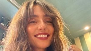 Ambra Angiolini: “Casa e chiesa”, le foto social con la tutina sexy