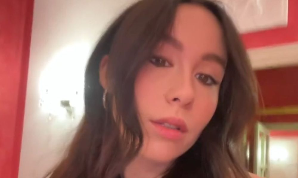 Aurora Ramazzotti si sposa? La foto con l’anello postata sui social