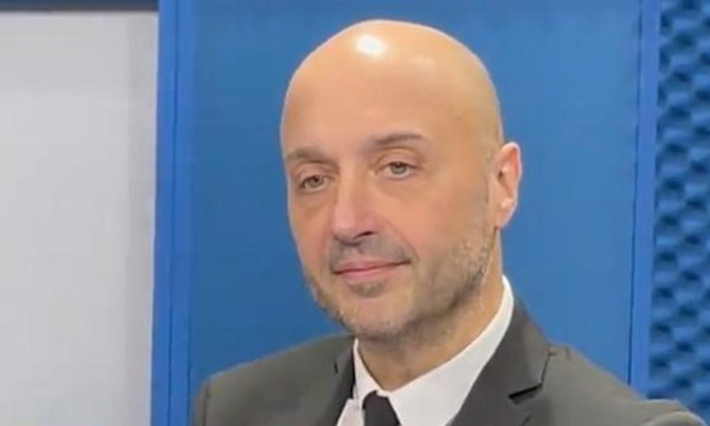 Joe Bastianich a Pechino Express: “La mattina faccio stretching nudo”