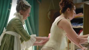 Netflix bandisce l’uso del corsetto: il caso della serie tv Bridgerton