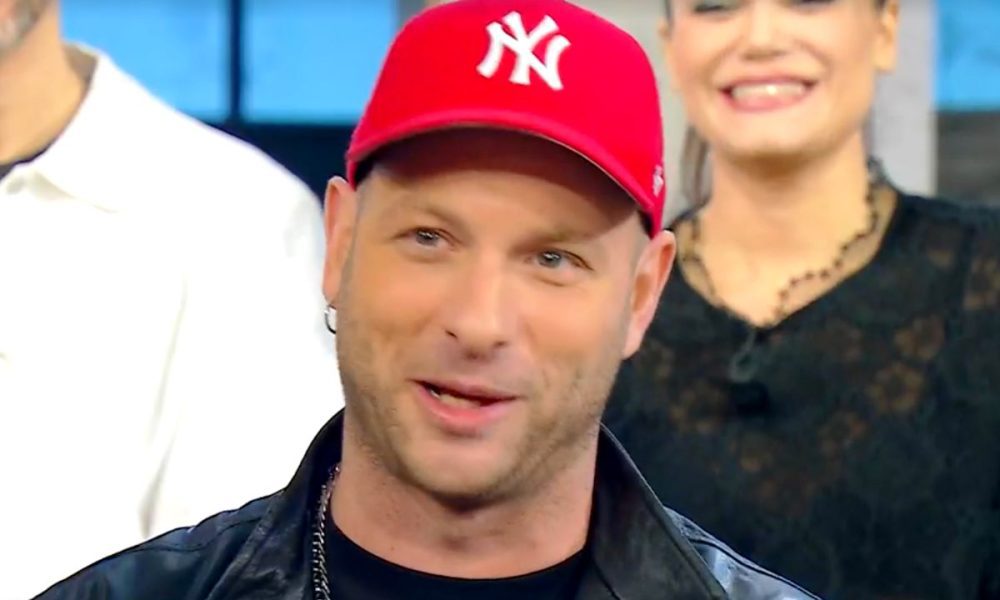 Clementino spiazza la Bortone: “Sono single”, è finita con Martina