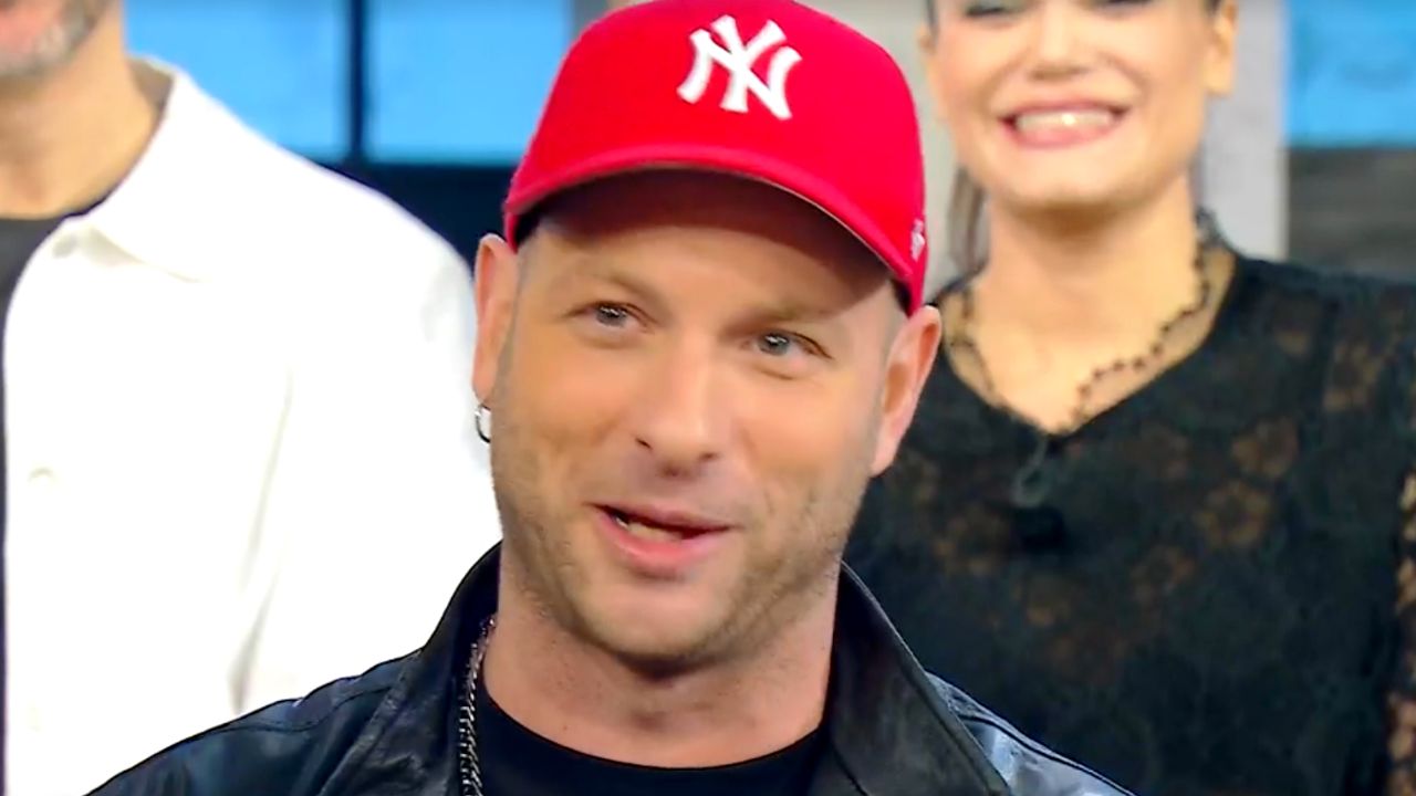 Clementino spiazza la Bortone: "Sono single", è finita con Martina 41 clementino single