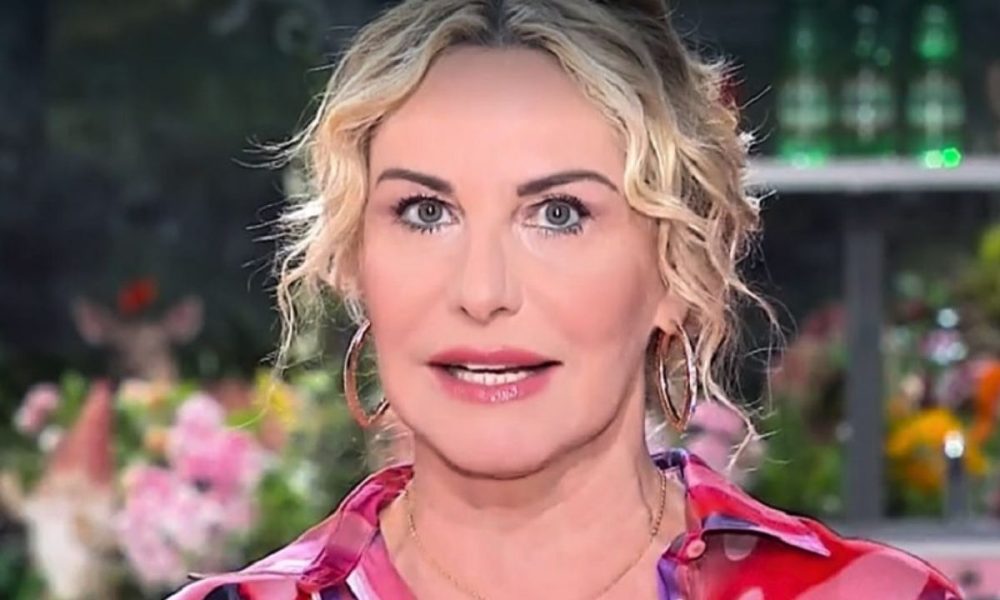 Antonella Clerici, lifting in vista: “Ho chiesto il numero del chirurgo”