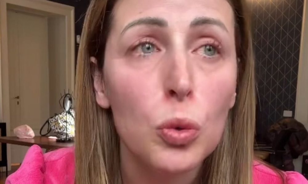 Clio Make Up in lacrime, lo sfogo contro il mondo social: “Tossicità”