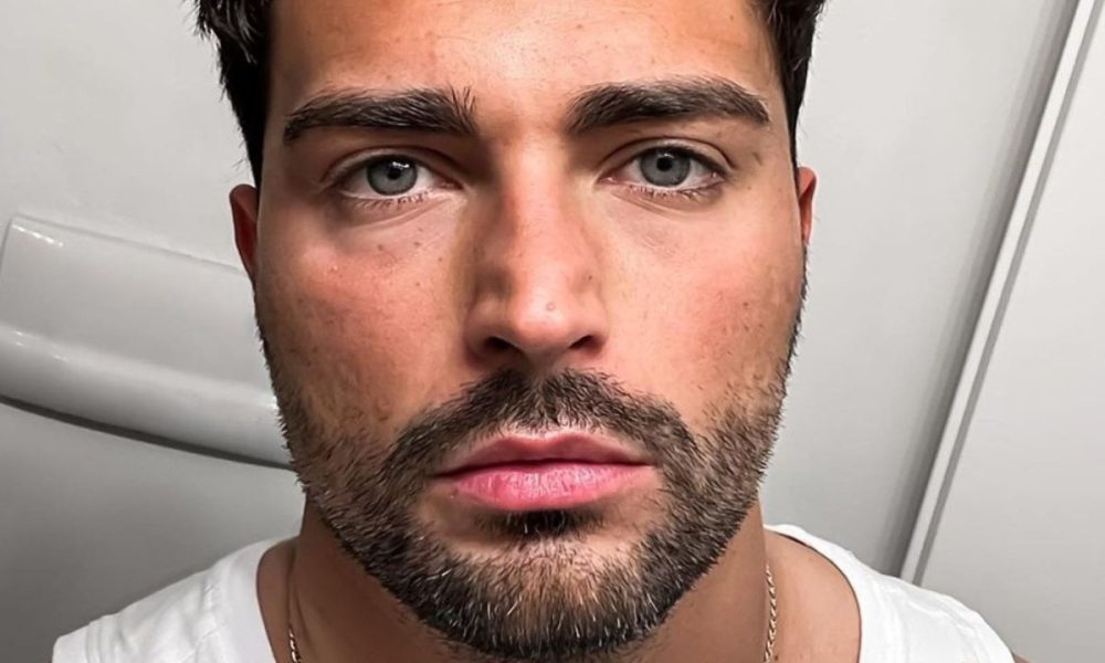 Davide Donadei aggredito a Milano: “Mi hanno fregato la collana d’oro”
