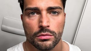 Davide Donadei aggredito a Milano: “Mi hanno fregato la collana d’oro”