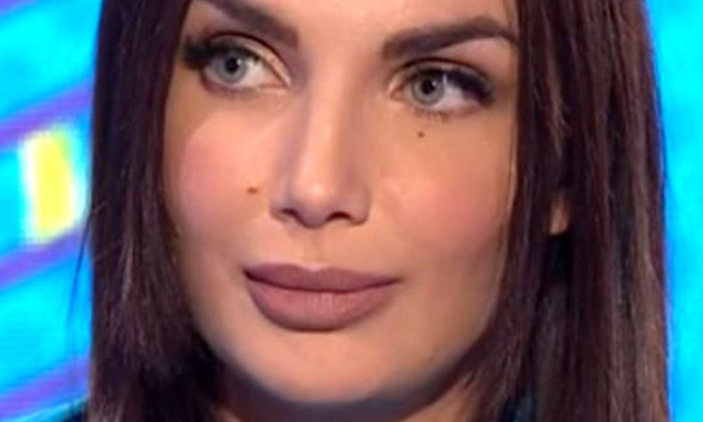 Elettra Lamborghini furiosa su Instagram: “Fermi con le manine del ca**o”