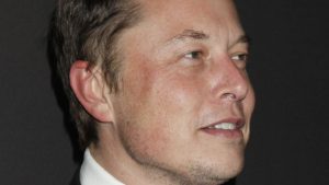 Elon Musk licenzia il suo braccio destro, la donna che dormiva in ufficio
