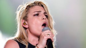 Emma Marrone schifata su Twitter: “Fate schifo e pure pena, idioti”