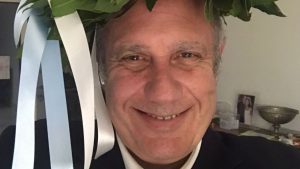 Federico Moccia si è laureato: la tesi su se stesso, fiumi di ironia