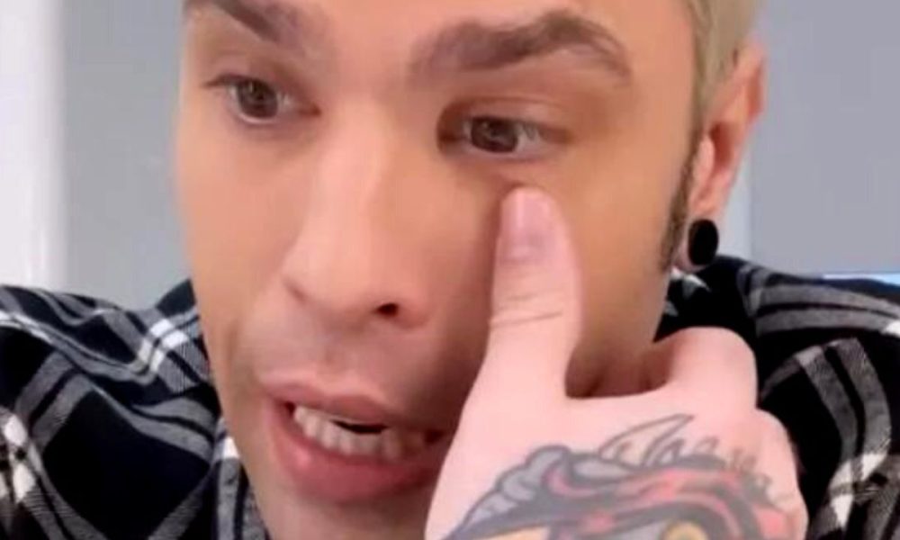 Fedez si allontana dai social: “Non c’entra il rapporto con mia moglie”