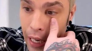 Fedez si allontana dai social: “Non c’entra il rapporto con mia moglie”