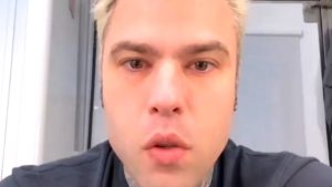 Fedez, ancora silenzio: assente alla conferenza stampa di LOL 3