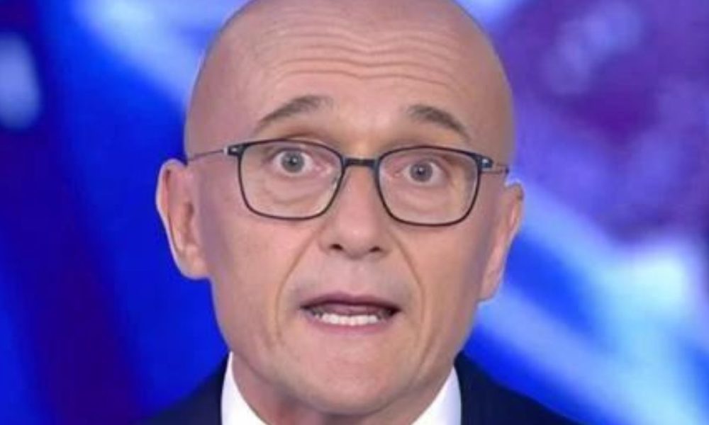 Ex concorrente del GF Vip sbugiarda il reality: “Le notizie filtrano”