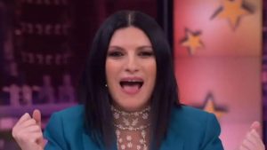 Laura Pausini prende il posto dei Soliti Ignoti martedì 4 aprile: in onda lo speciale Laura30