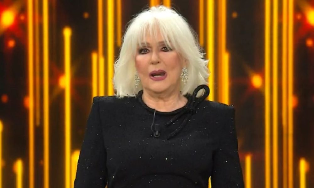 Loretta Goggi: “Il mondo dello spettacolo è diventato il mondo dei ritocchini”