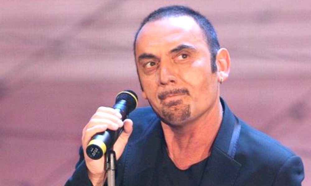 Mango, la famiglia del cantante indignata: “Violazione del diritto d’autore”