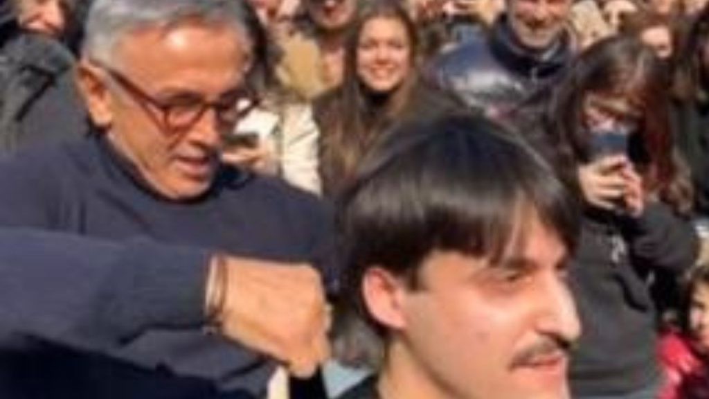 MasterChef 12, promessa mantenuta: Barbieri taglia i capelli al vincitore 42 masterchef capelli edoardo franco vincitore bruno barbieri