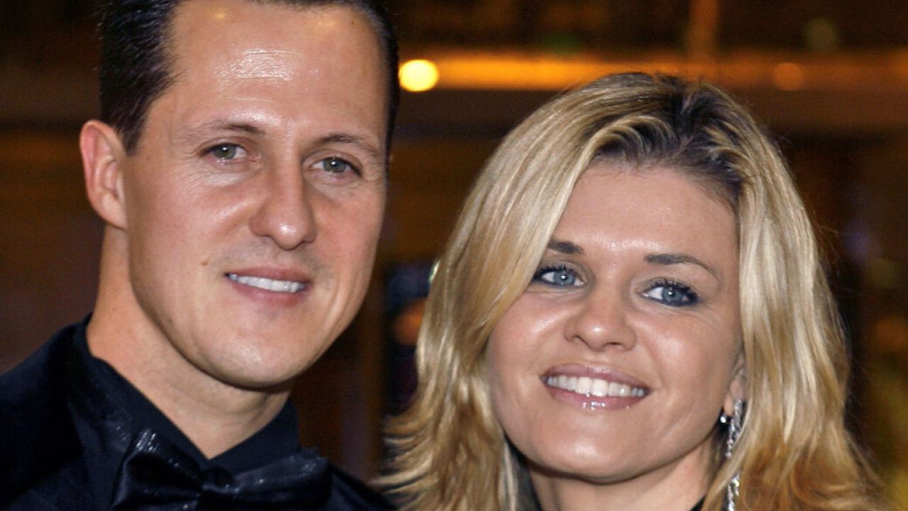 "Corinna è prigioniera da 10 anni": le parole shock sulla moglie di Schumacher 41 Michael Schumacher e la moglie Corinna