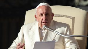 Papa Francesco celebra le donne: “Dove sono in ruoli di responsabilità, le cose vanno meglio”