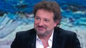 Pieraccioni compie 58 anni: il regalo della figlia Martina scatena l’ironia sui social