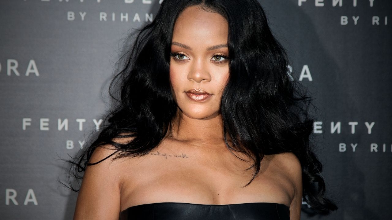 Uomo entra in casa di Rihanna e le fa una richiesta assurda 41 Rihanna