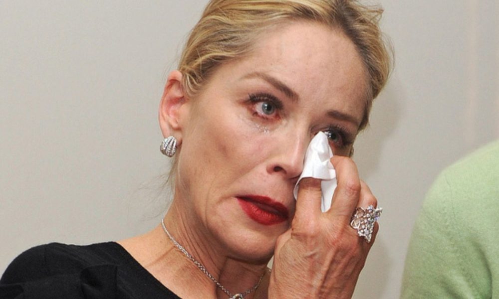 Sharon Stone: “Ho perso metà dei miei soldi, ma sono qui”