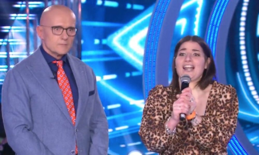 La fan dei Donnalisi si fa un tatuaggio in loro onore. La replica di Antonella: “Sei pazza”