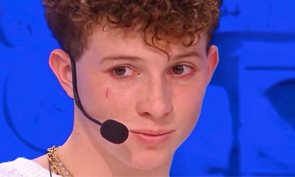 Serale Amici22, le anticipazioni: Wax dedica una canzone a Maria