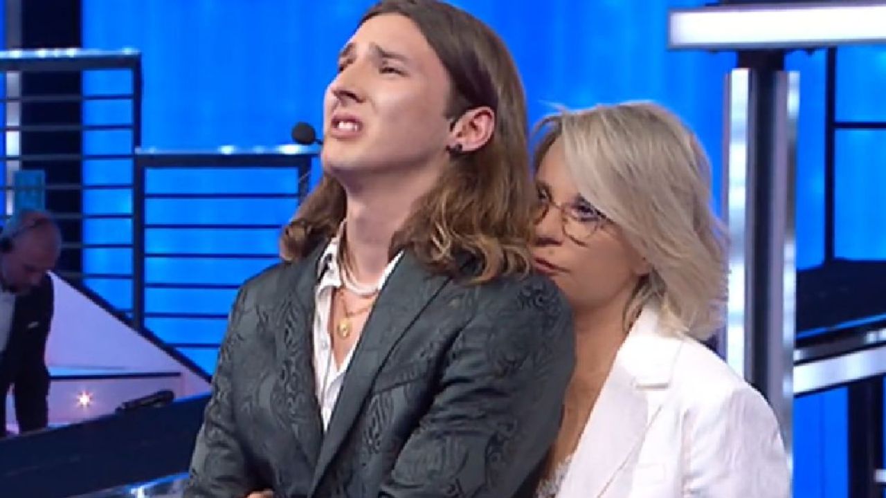 Amici, Maria tacciata di "mancanza di professionalità": il gesto per Cricca 41 amici maria cricca