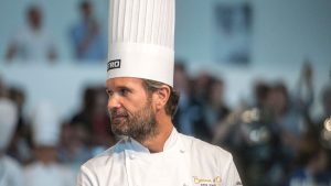 Carlo Cracco, il ristorante a Milano in crisi: debiti per oltre 4 milioni
