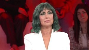 Amici, la Celentano indossa una parrucca: il paragone con Nikita, ma non è la concorrente del GF Vip