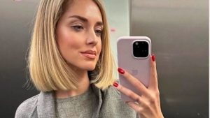 Chiara Ferragni diventa Barbie: quanto costa il chiodo rosa in pelle