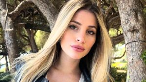 Chiara Nasti si mostra con l’abito da sposa, ma è un falso allarme