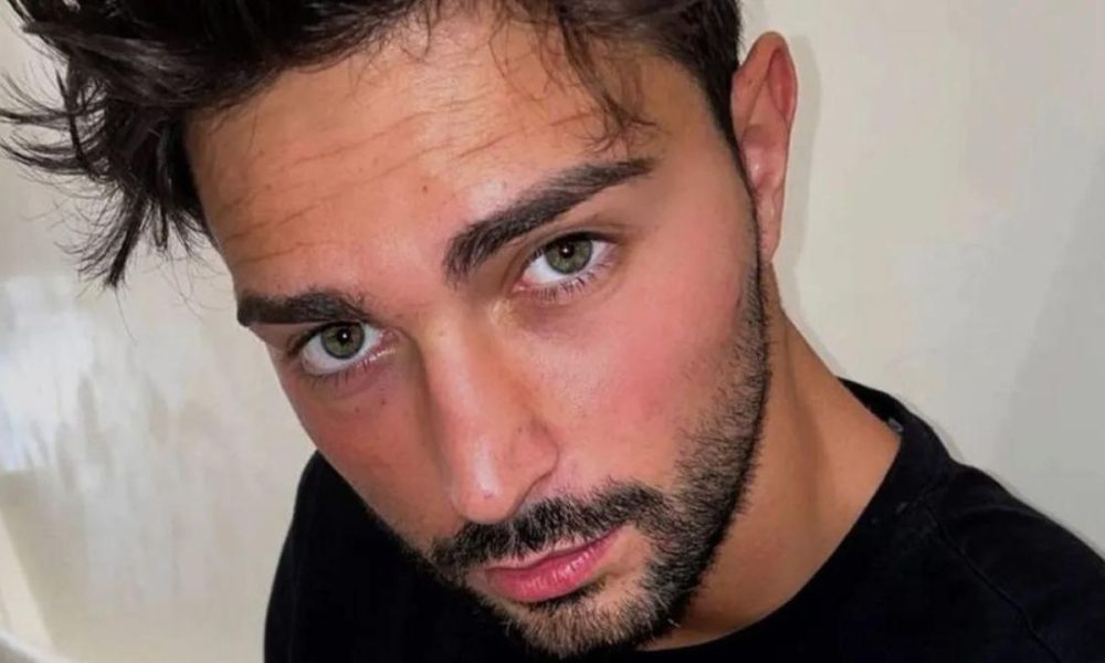 Davide Donadei volta pagina: “Ti va di stare bene”, il tatuaggio mostrato sui social