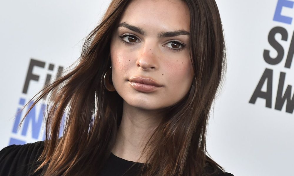 Emily Ratajkowski racconta i retroscena del bacio ad Harry Styles