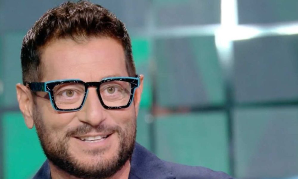 Enrico Papi: “Perché ho accettato il ruolo all’Isola dei Famosi”