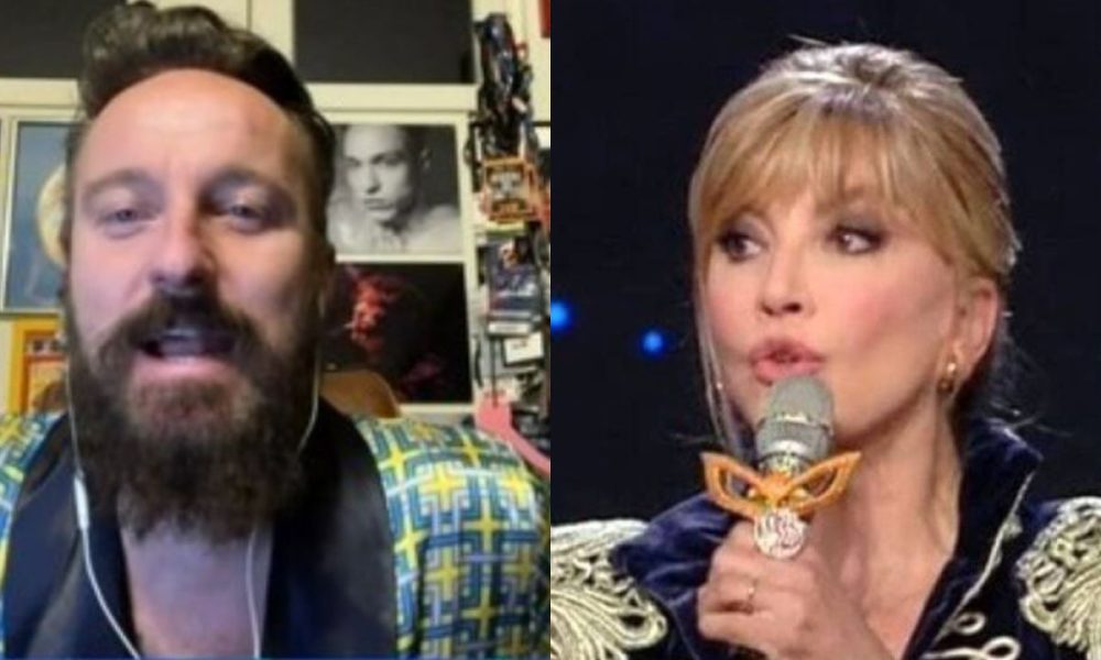 Il Cantante Mascherato, Facchinetti spiazza la Carlucci: “Da contratto devo dire nomi strani…”